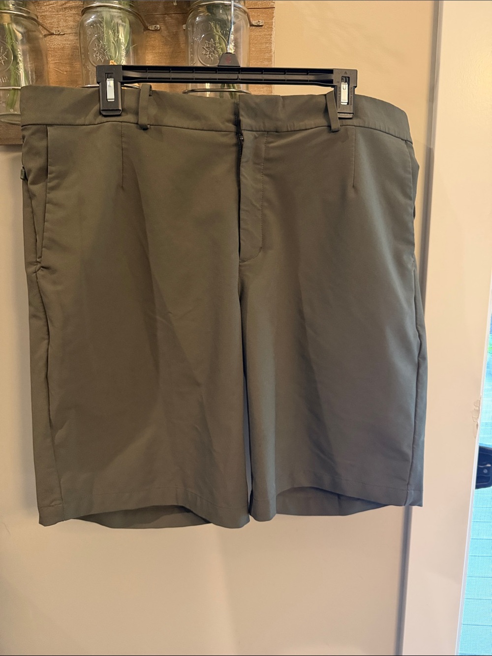 Men's Flat-Front Olive Shorts — Clean Everyday Style Tiger Woods Collection